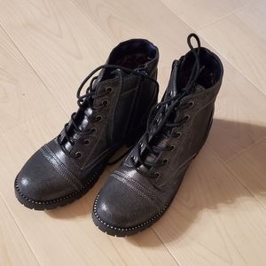 Girls black boots